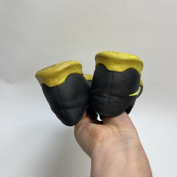 Nike Jr Phantom Venom Club IC indoor soccer shoes black/volt AO0399 007 Size 2Y - Picture 6 of 13